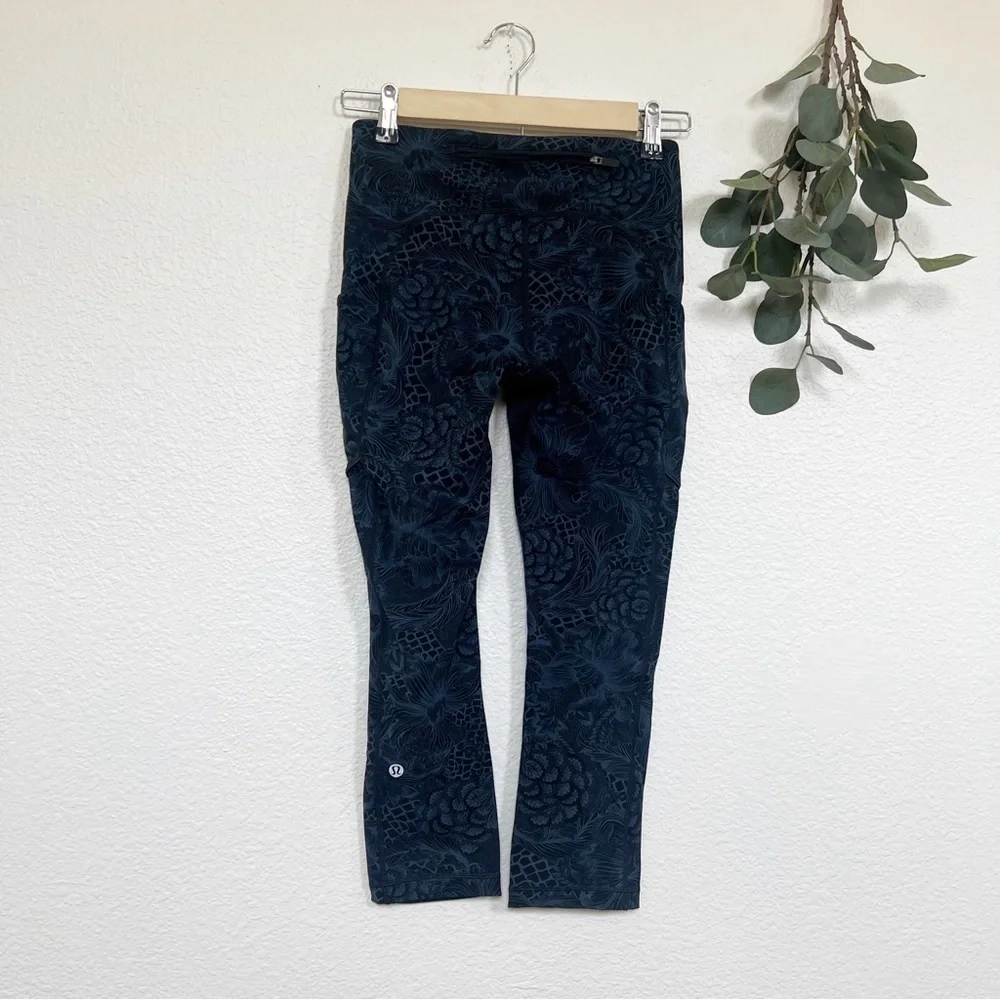 Lululemon- Speed Up Crop 21’ in Nouveau Mach Blue Black-  4